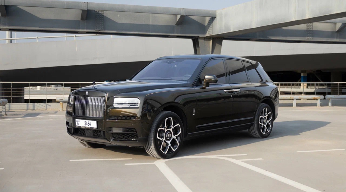 Rolls Royce Cullinan Black Bage