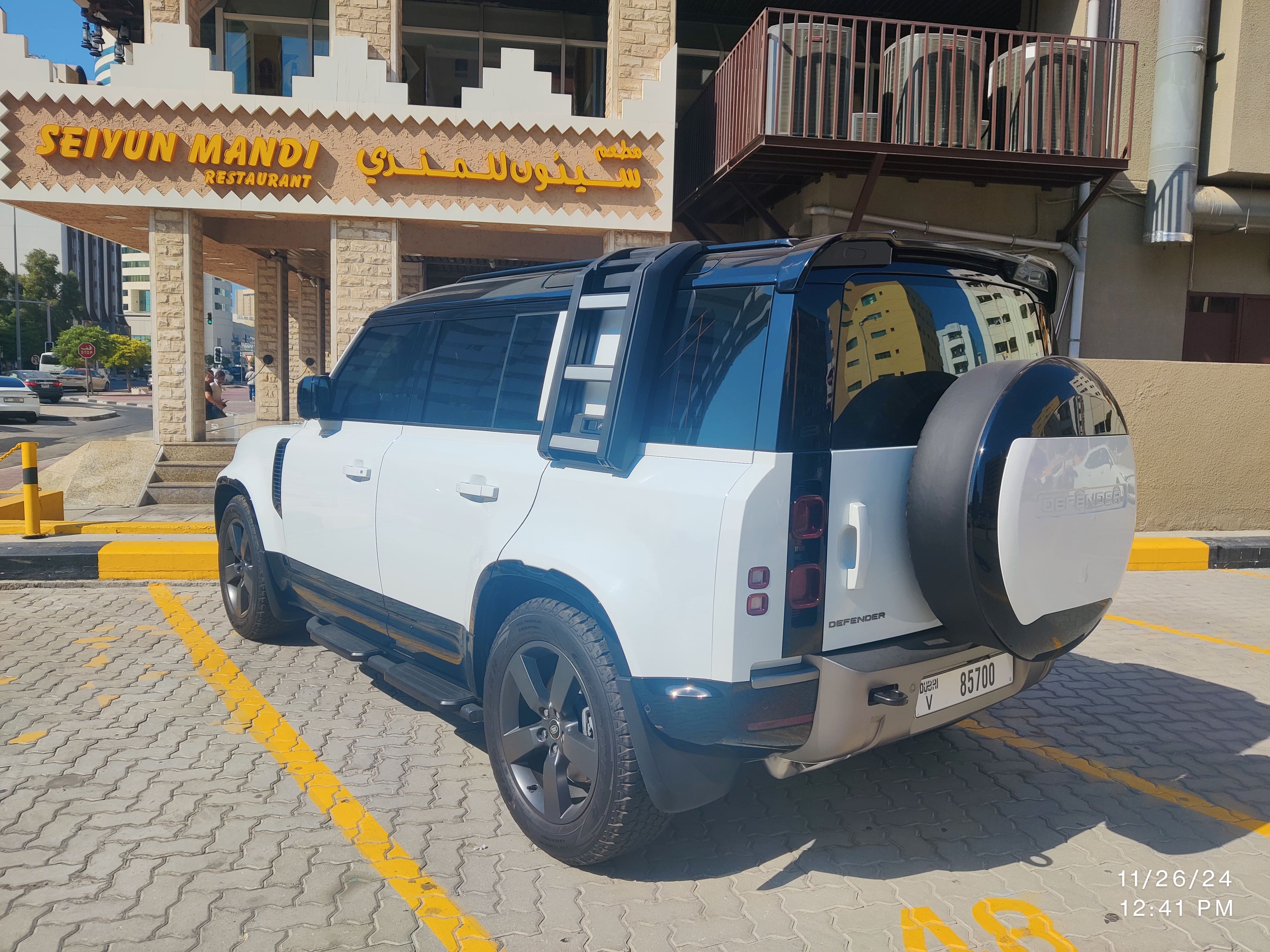 Land Rover Defender 2025