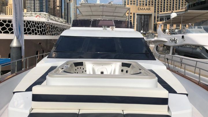 95 ft Yacht With Jacuzzi Dubai Marina