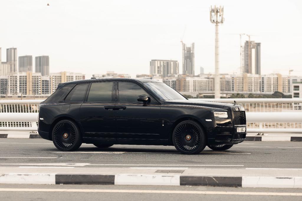 Rolls Royce Cullinan Black Badge (Black), 2020