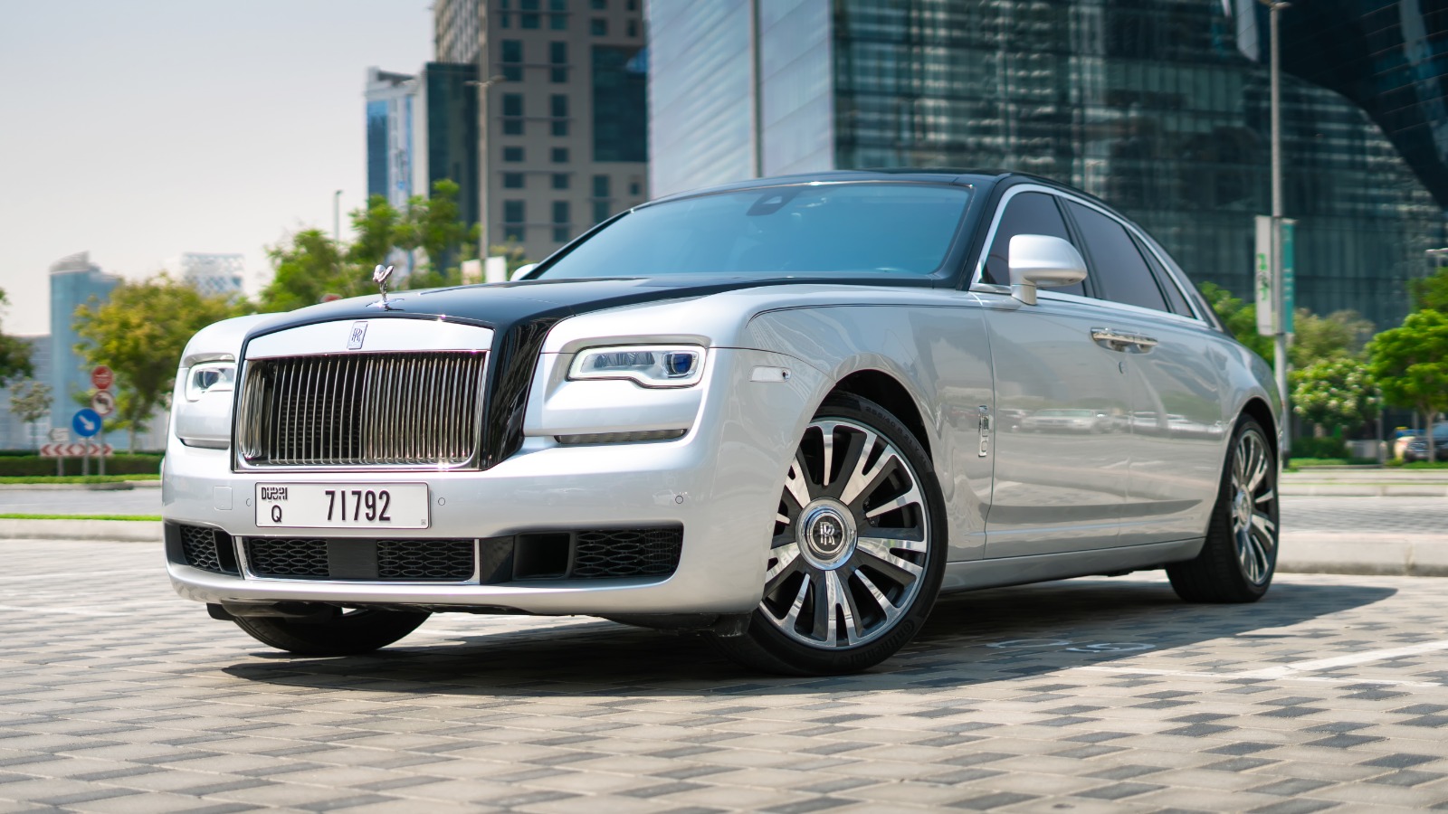 Rent Rolls Royce Ghost (Silver), 2020