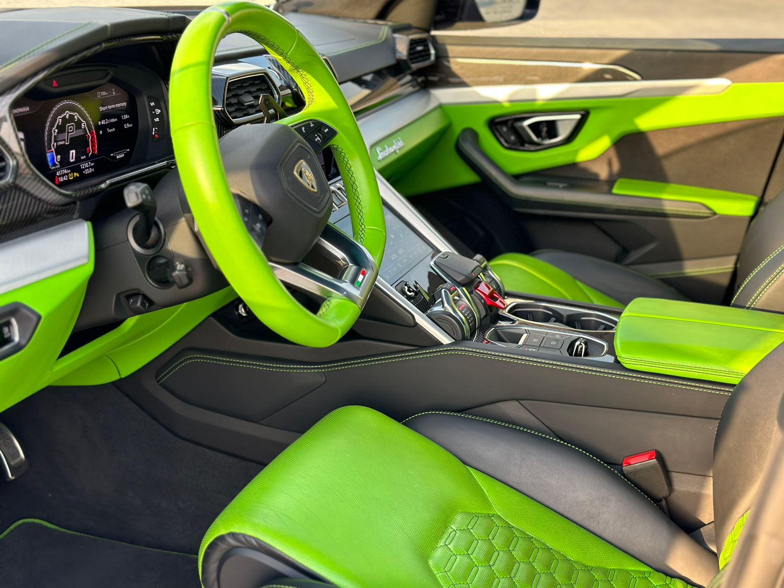 Lamborghini Urus Carbon Edition Full Option