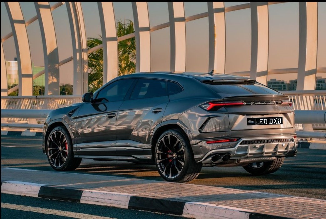 LAMBORGHINI URUS 