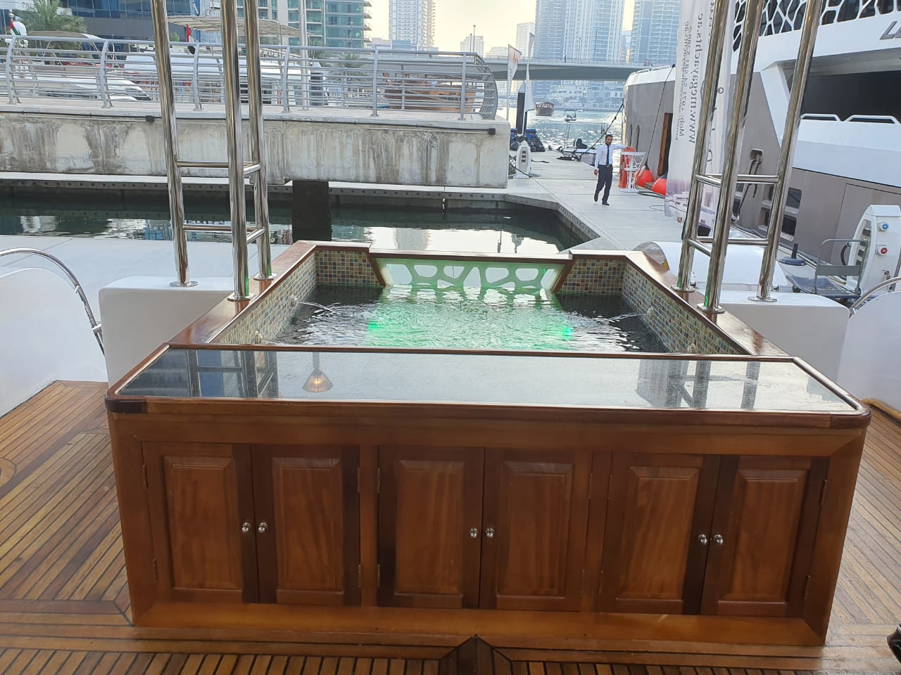 95 ft Yacht With Jacuzzi Dubai Marina