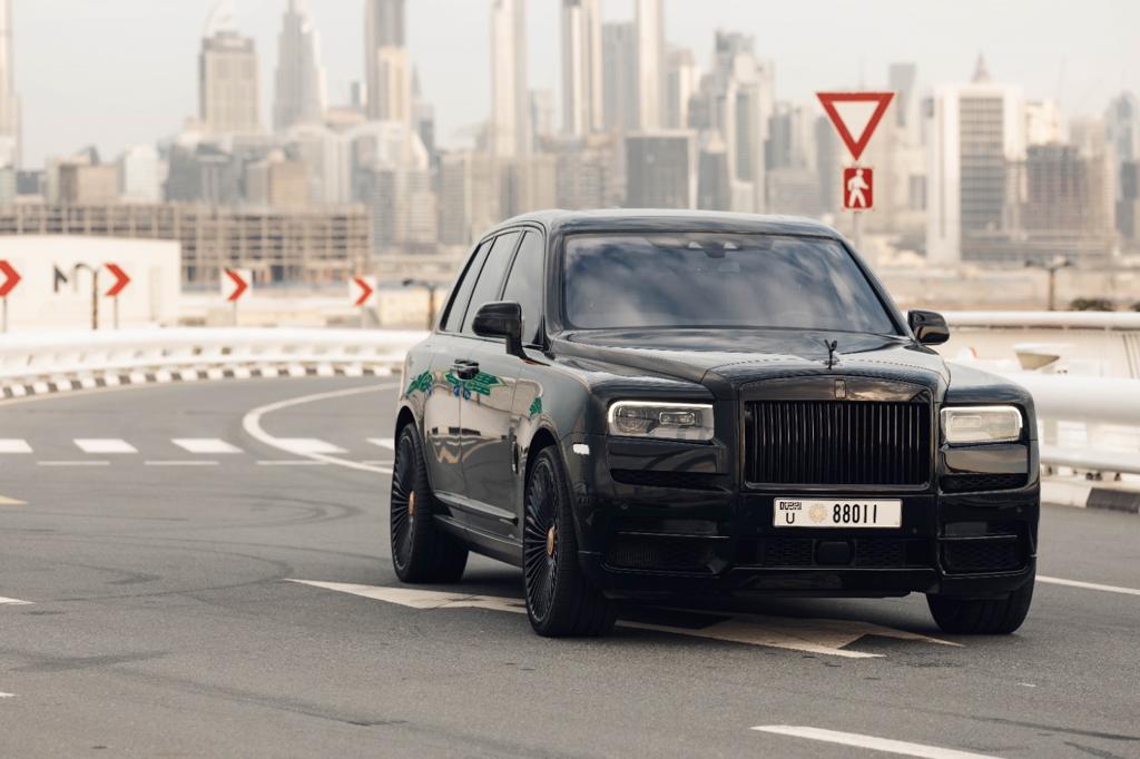 Rolls Royce Cullinan Black Badge (Black), 2020