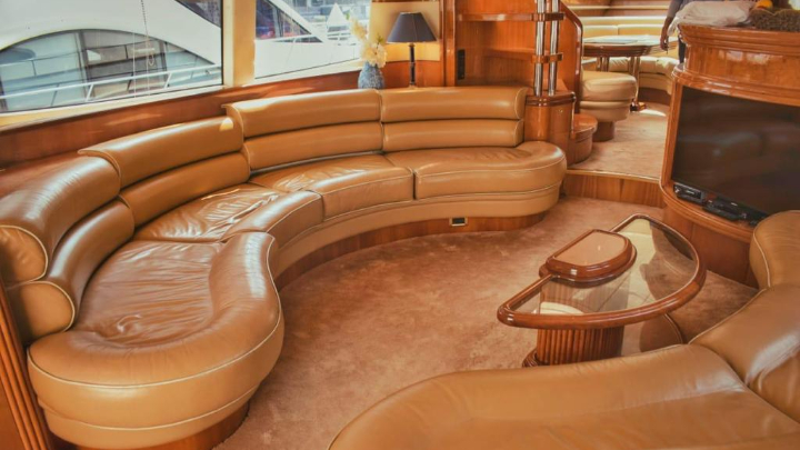 85 ft Yacht With Jacuzzi