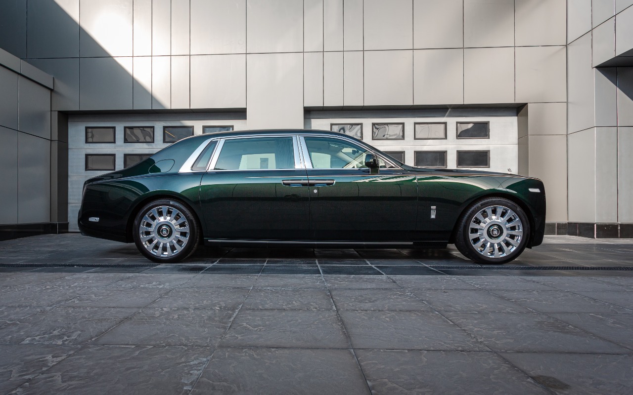 Rolls-Royce Phantom - Bespoke Design - EWB V12